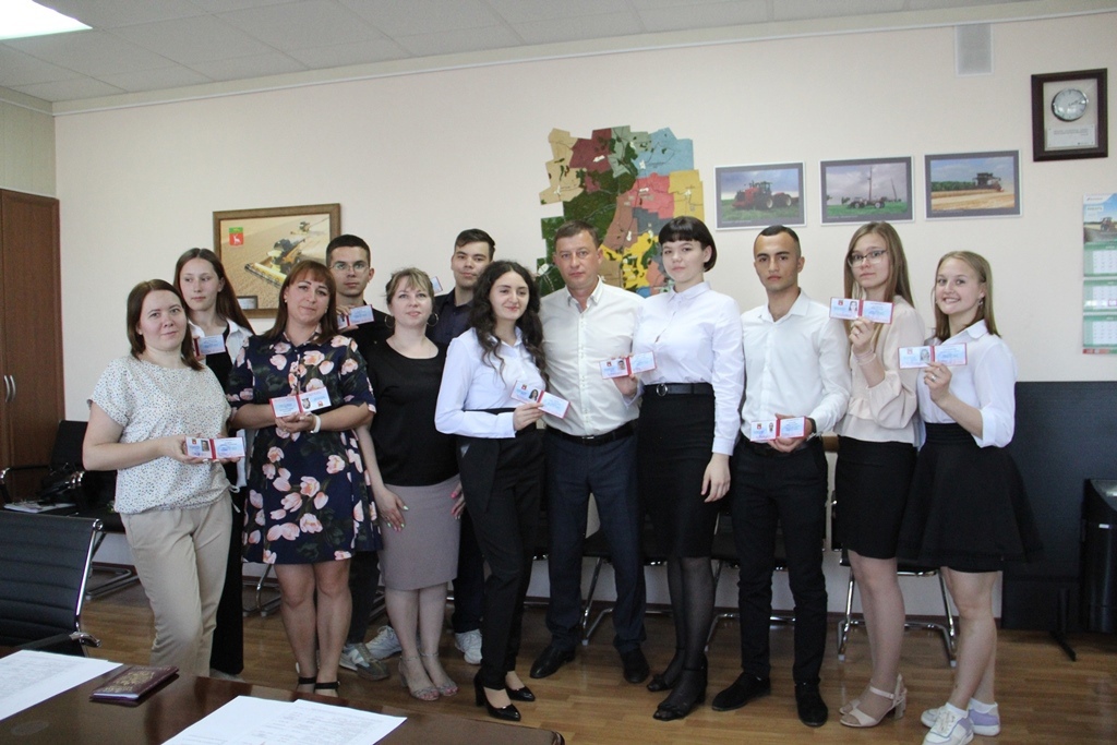 Членам Молодежной палаты Бузулукского района вручили удостоверения