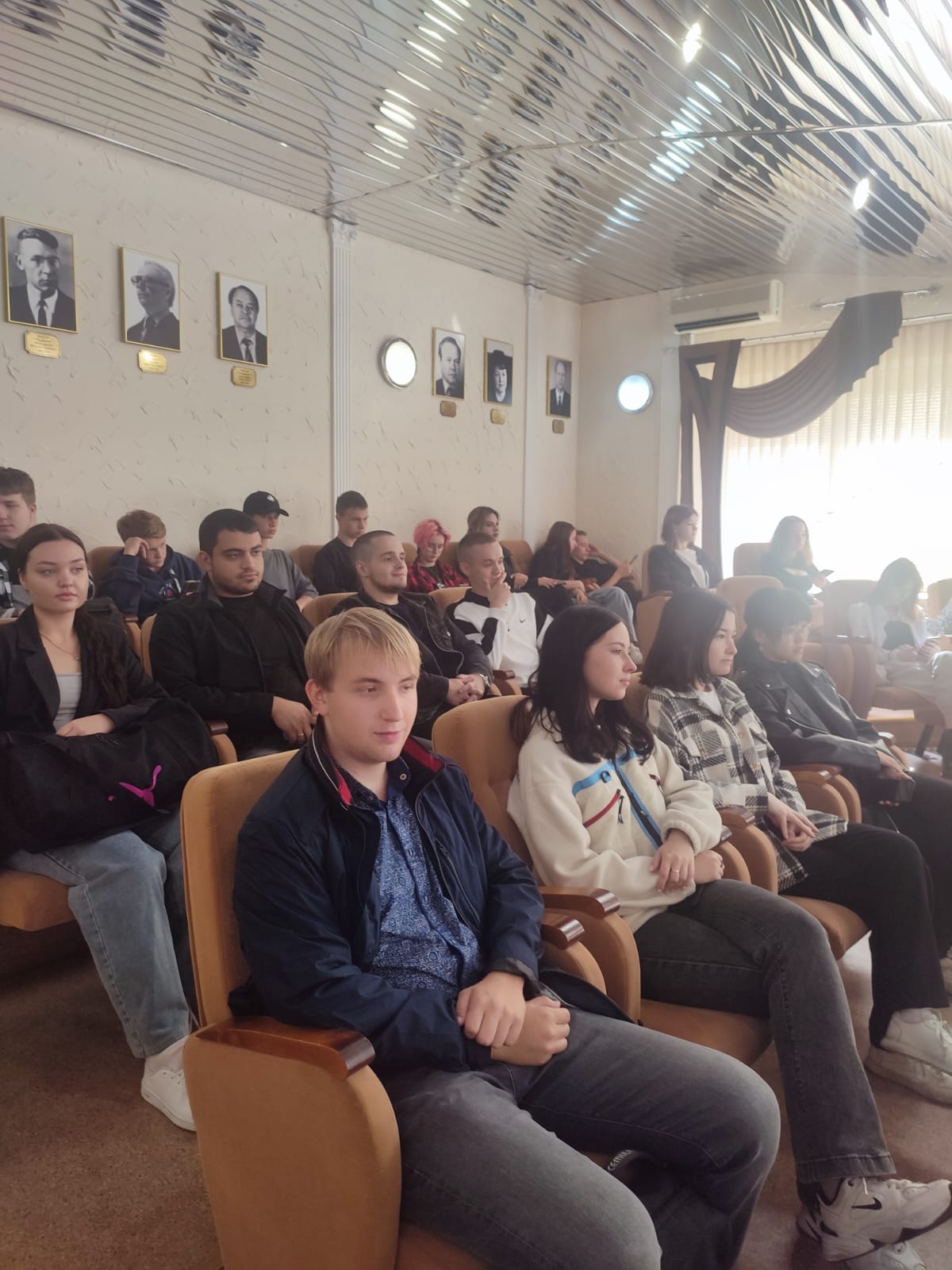 Студенты филиала посетили лекцию общества «Знание»