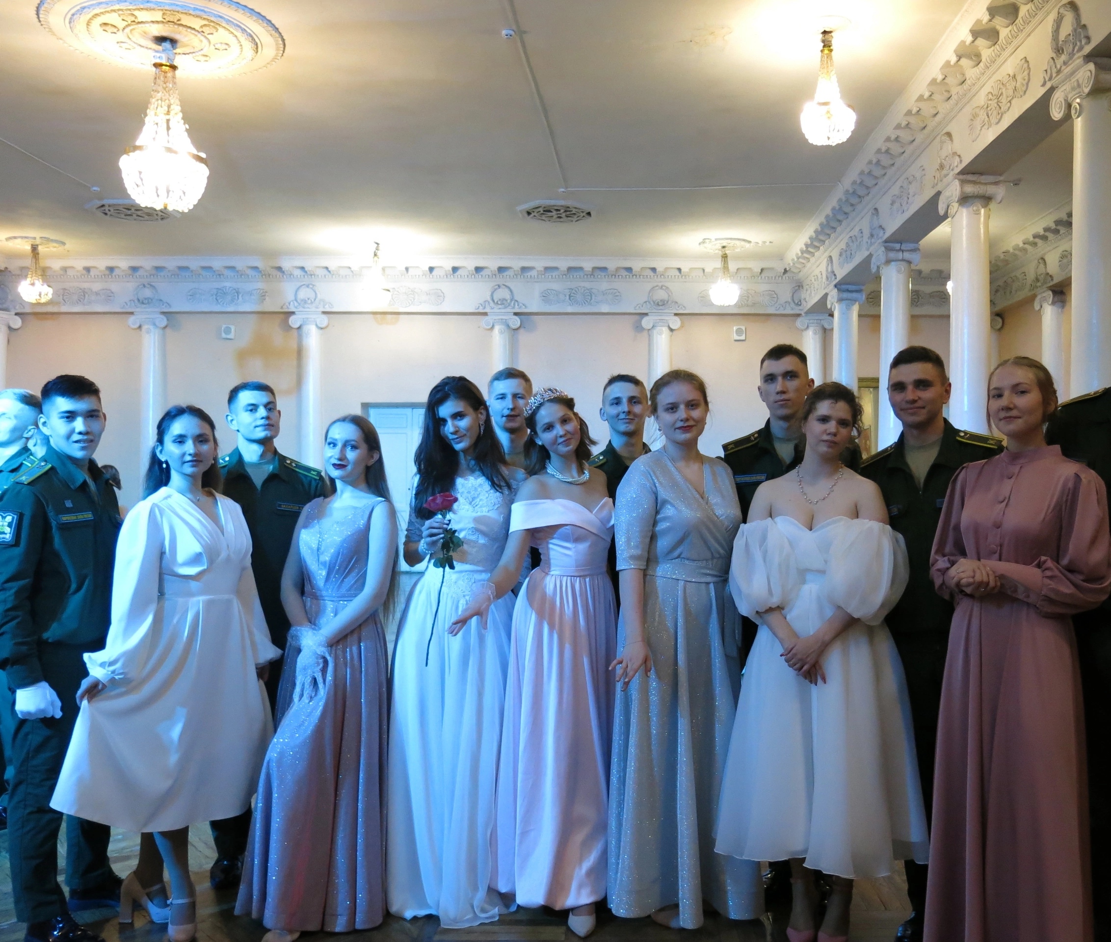 13 ноября студентки Финуниверситета приняли участие в мероприятии - курсантский бал в Военно-космической академии имени А.Ф. Можайского.