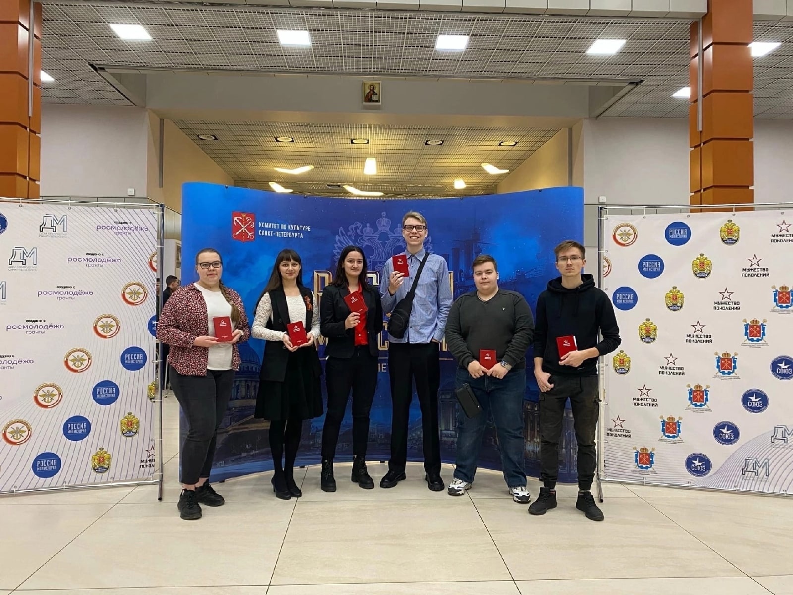Студенческая команда Финуниверситета отстояла честь вуза в Межрегиональном студенческом патриотическом конкурсе "Мужество поколений".