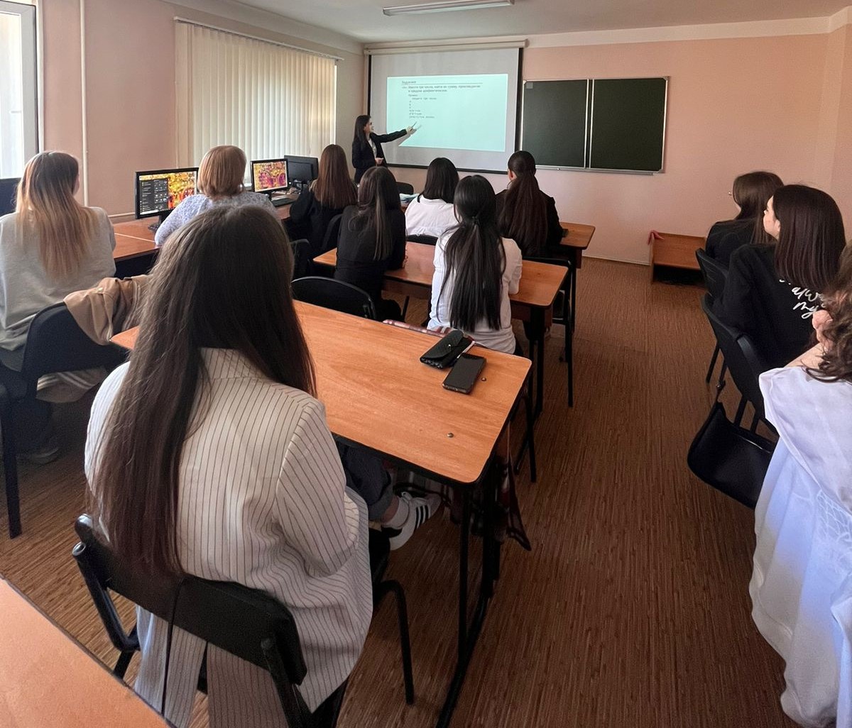 Во Владикавказском филиале Финуниверситета проведен профориентационный мастер-класс «Основы программирования на языке Python»