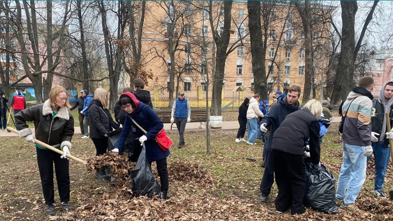 Студенты Ярославского филиала Финуниверситета дали старт проведению весенних субботников в Ярославле 