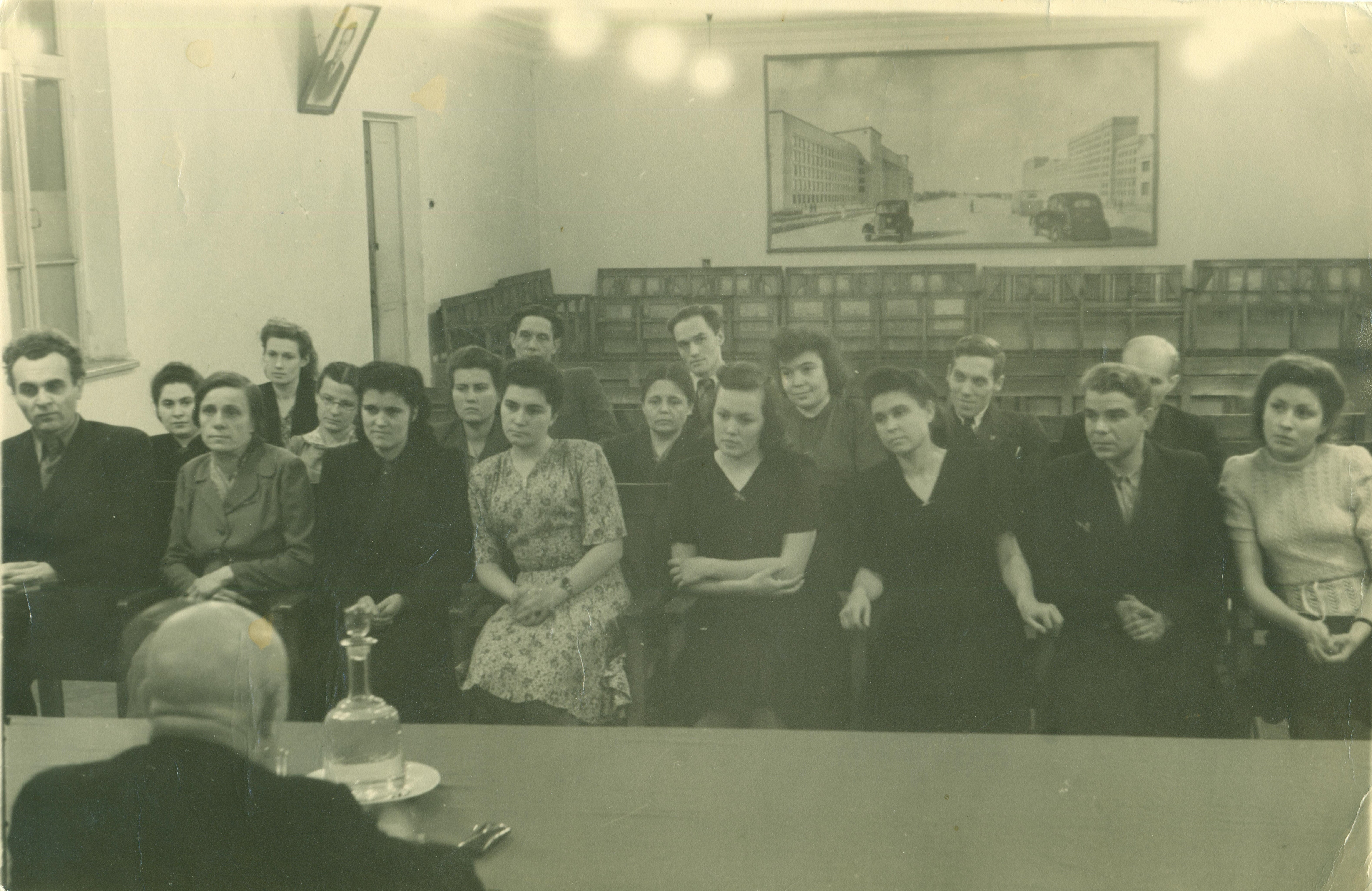 Выпускники МЭО на вечере 1947 г..jpg