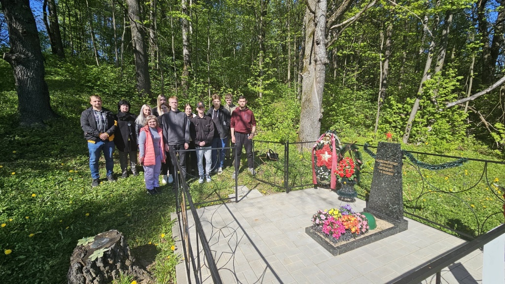 Сотрудники и студенты Калужского филиала Финуниверситета посетили место памятного боя в деревне Канищево