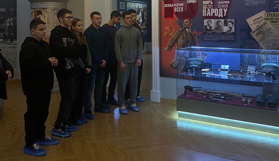 Студентам Владикавказского филиала Фиyуниверситета была организована экскурсия в Музей МВД РСО-Алания