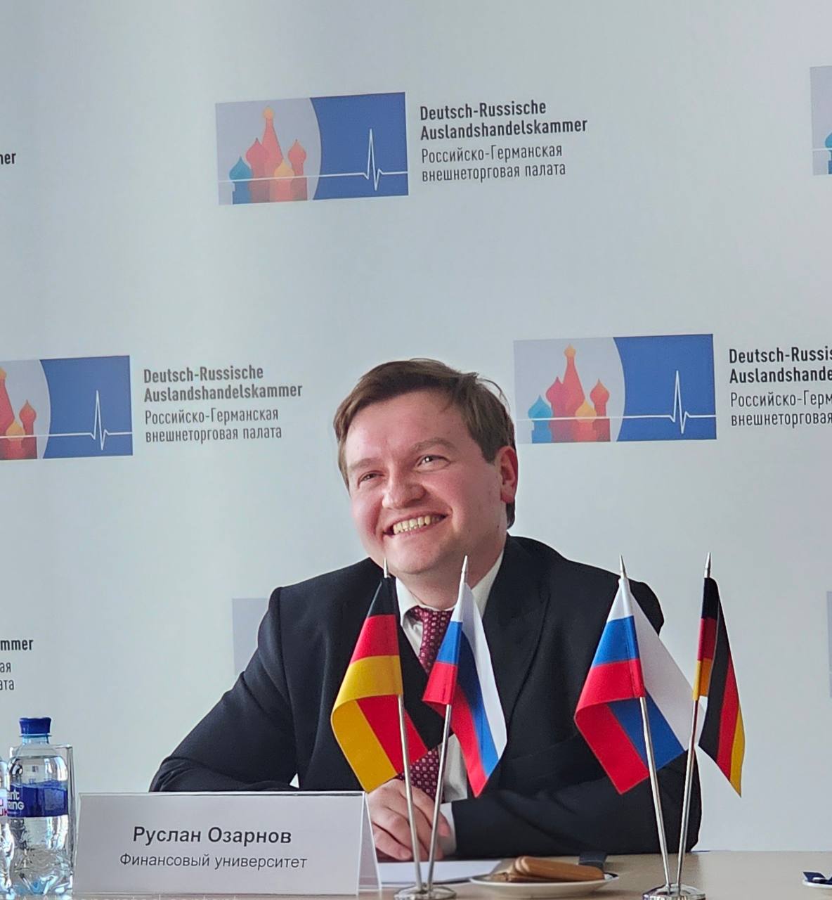 Доцент КМЭиМФ Руслан Владиславович Озарнов