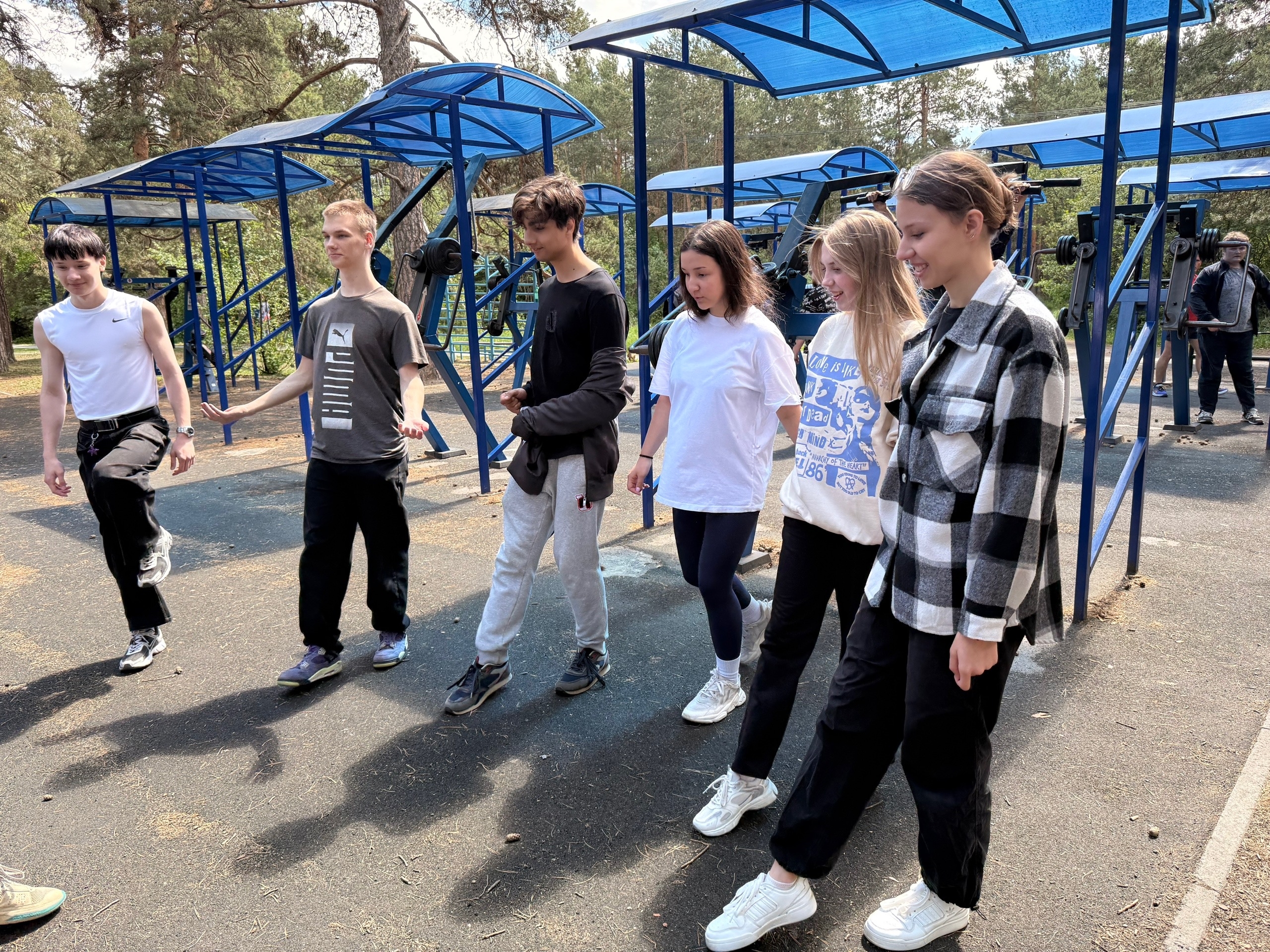 Преподаватель А.Г. Утемишев провел выездное практическое занятие по физкультуре в парке им. Гагарина