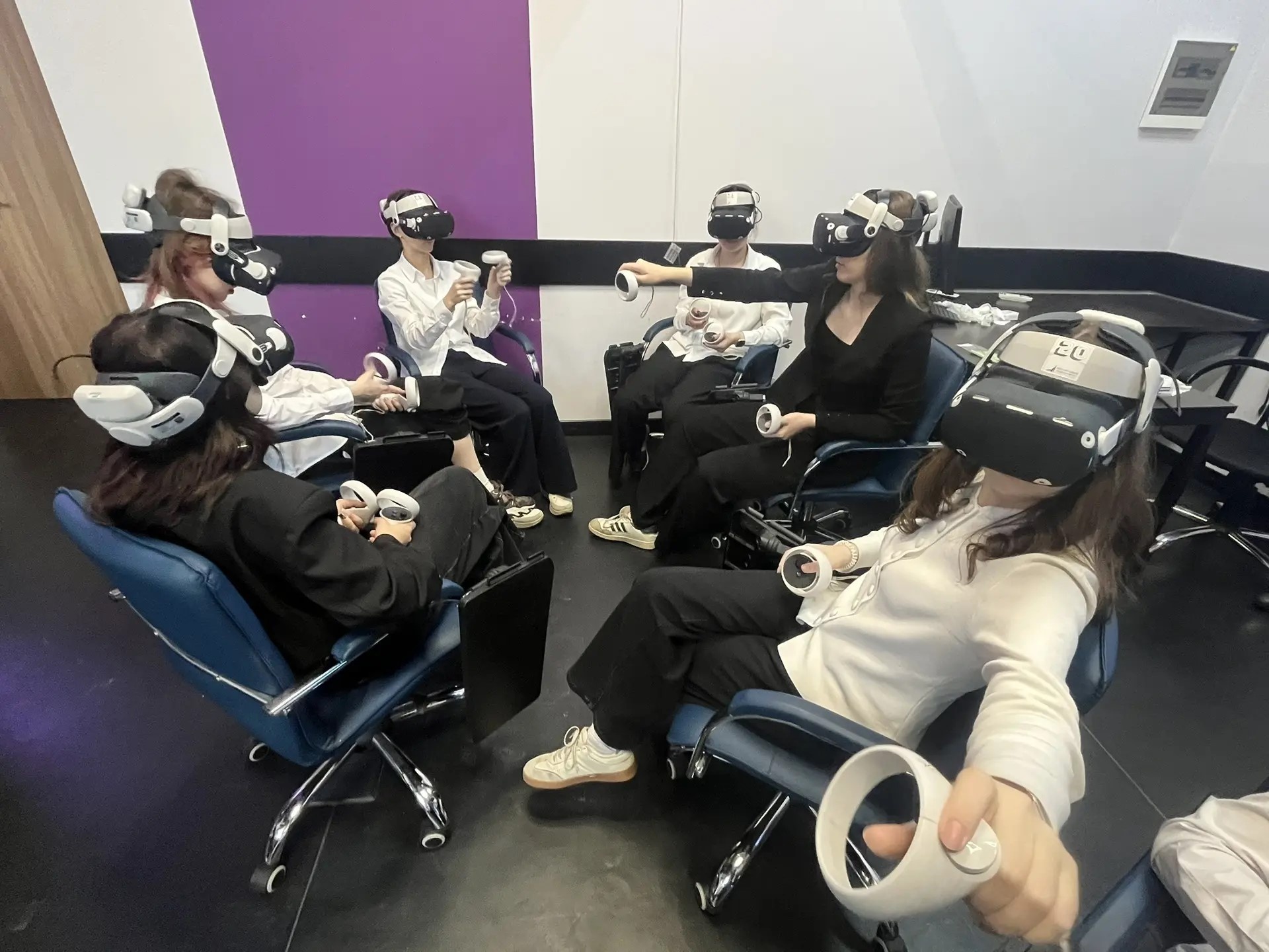 Школьники познакомились с основами VR-предпринимательства в Финансовом университете