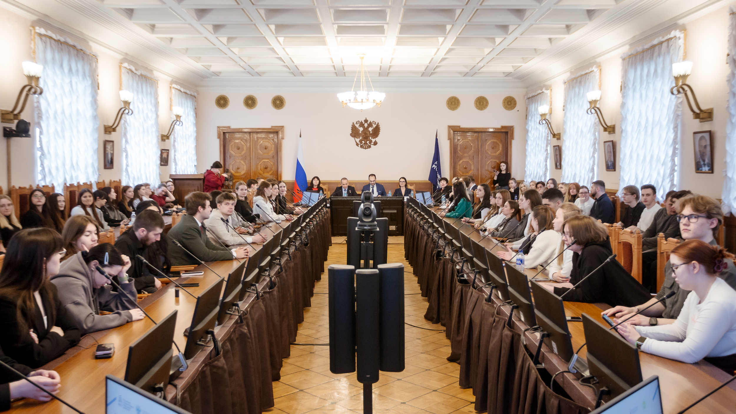 Круглый стол на тему «Система поддержки студенческих семей: текущие меры и перспективы развития»