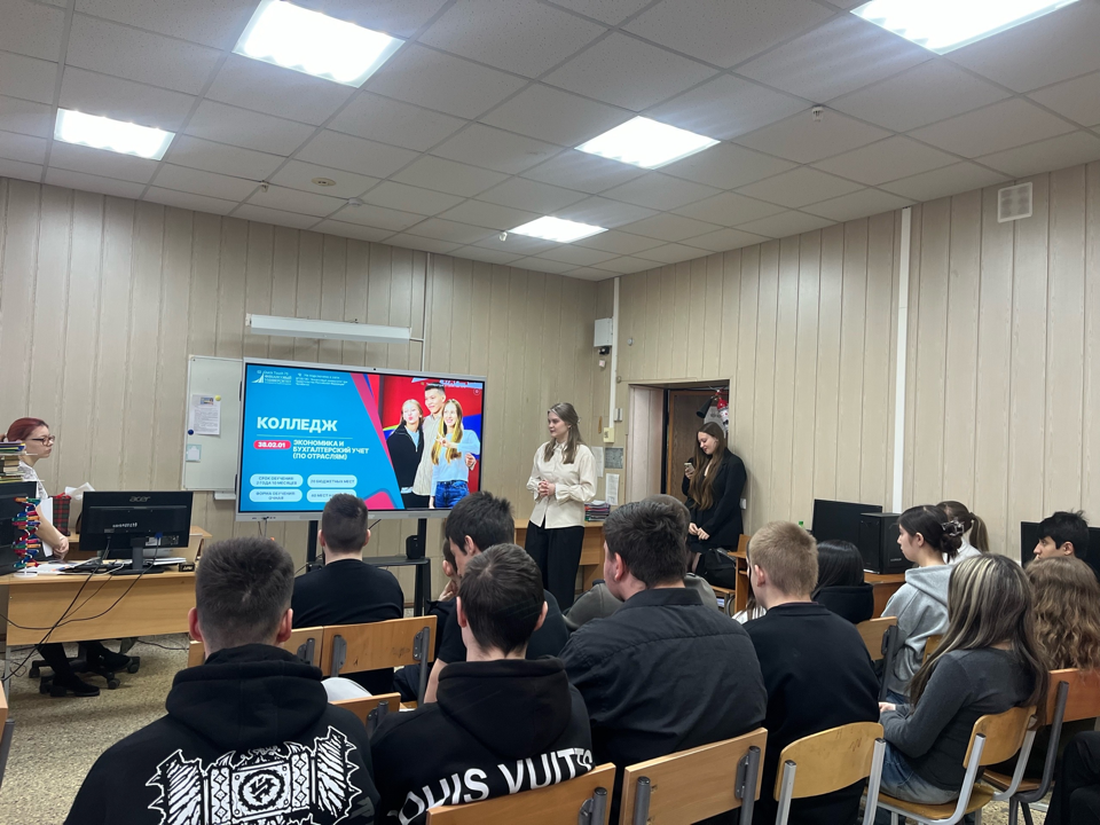 Вернуться, чтобы рассказать: студент колледжа Уральского филиала встретилась с учащимися своей школы