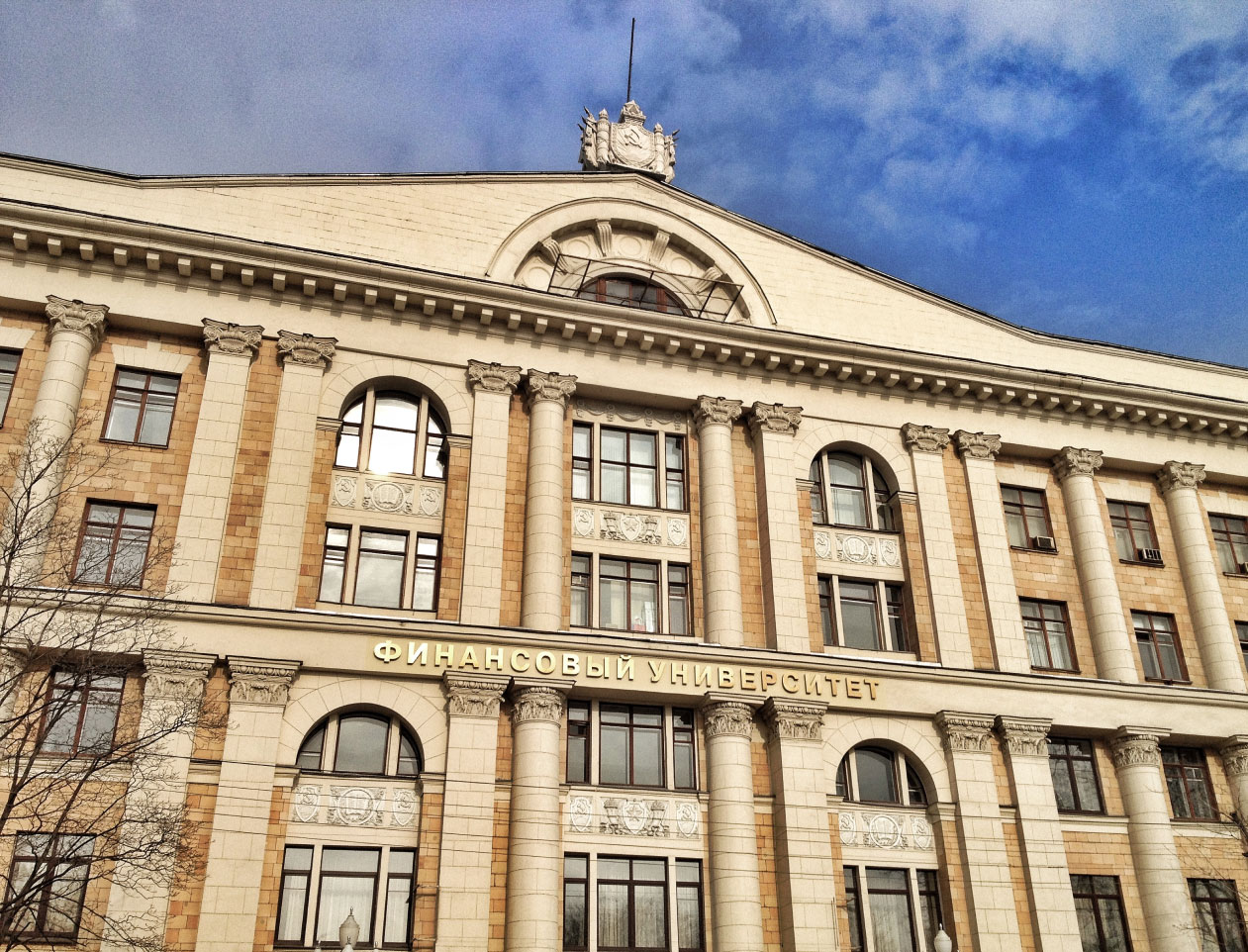 Финансовый университет – в топ-3 вузов по уровню зарплат выпускников в сфере экономики и финансов