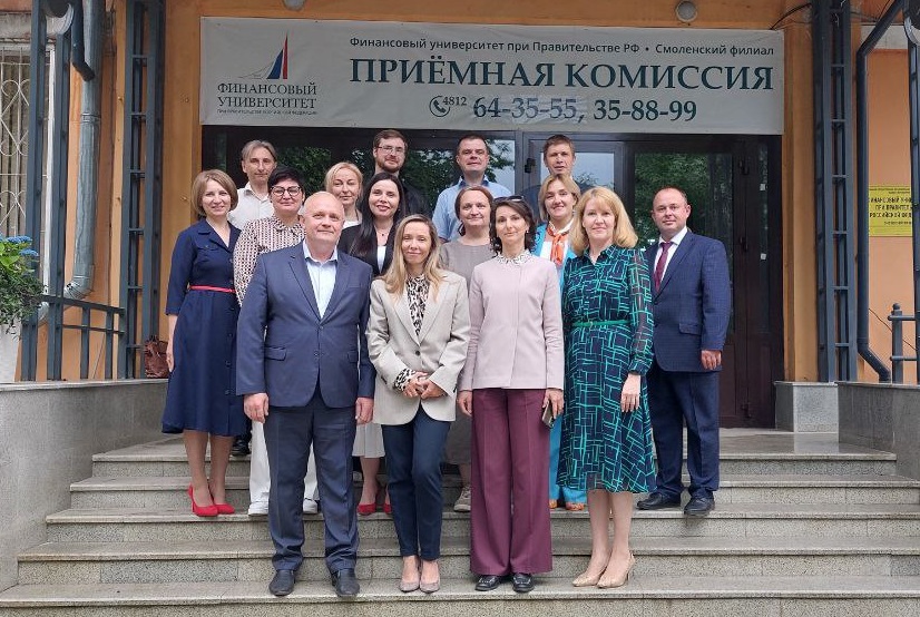 Смоленские управленцы успешно завершили обучение по Президентской программе в Финансовом университете