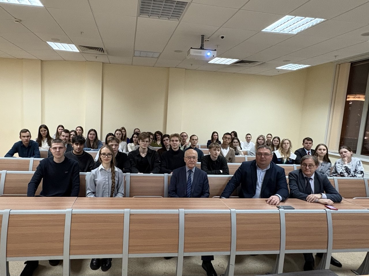 Заседание Научного студенческого дискуссионного Клуба историко-экономических исследований 10 декабря 2025 года