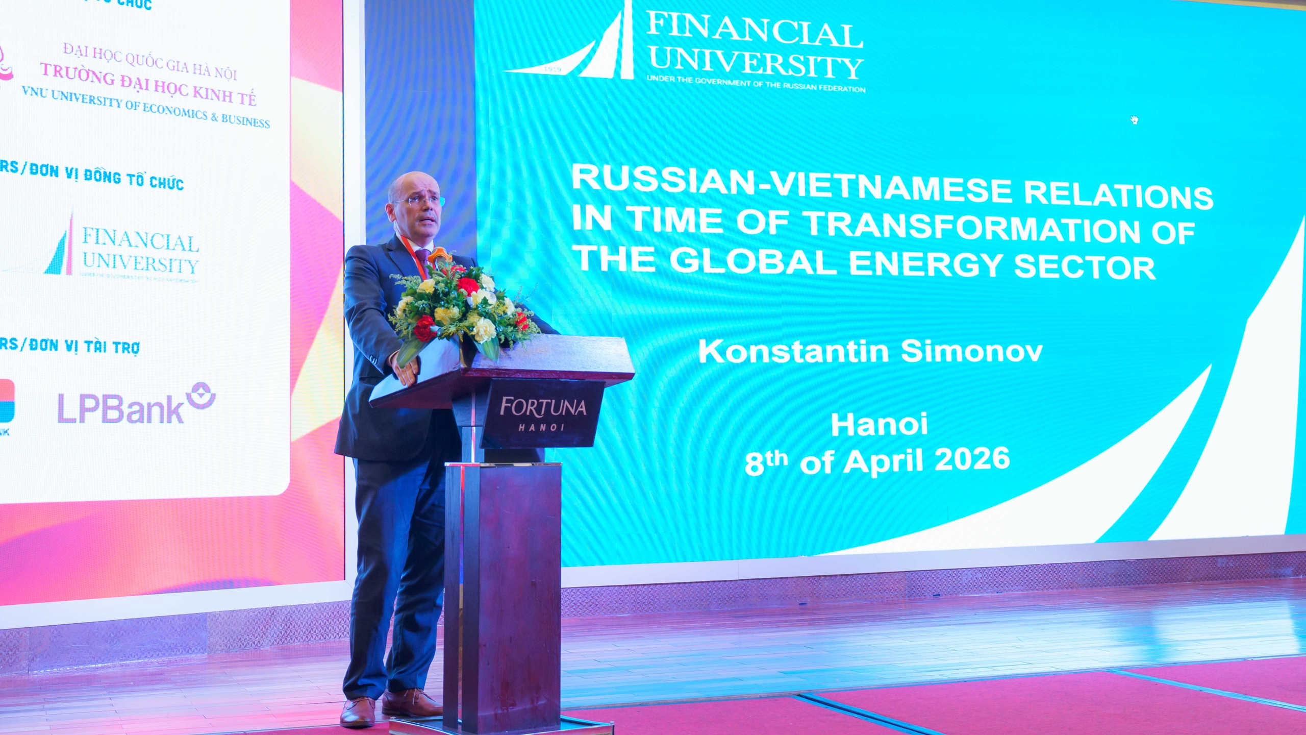 Заведующий Кафедрой политологии К.В. Симонов выступил с докладом на полях Научно-образовательного форума «Россия-Вьетнам: объединяя знания, стремления и ценности»