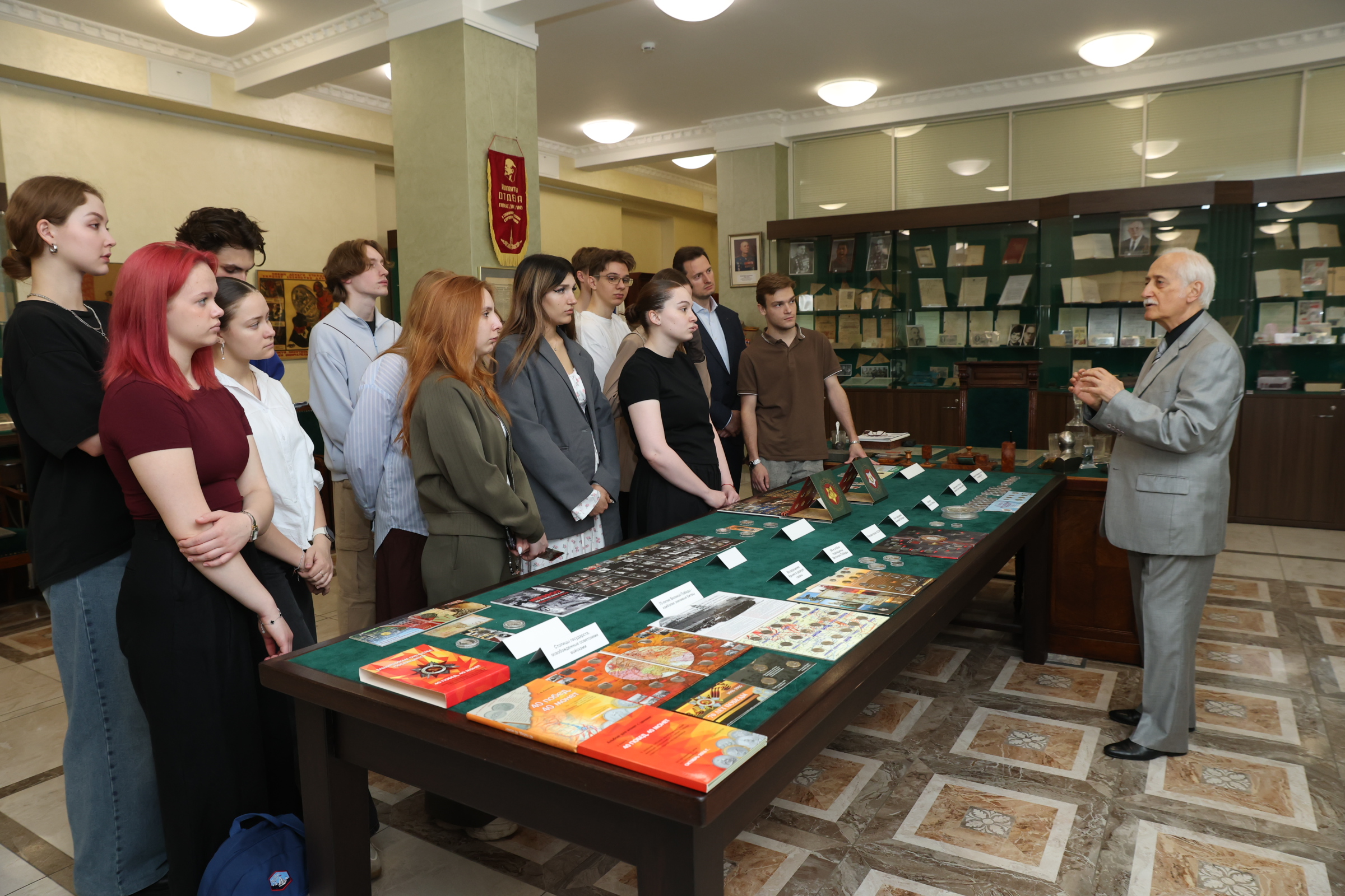 Память в монетах: в Музее Финансового университета открылась выставка о Великой Отечественной войне