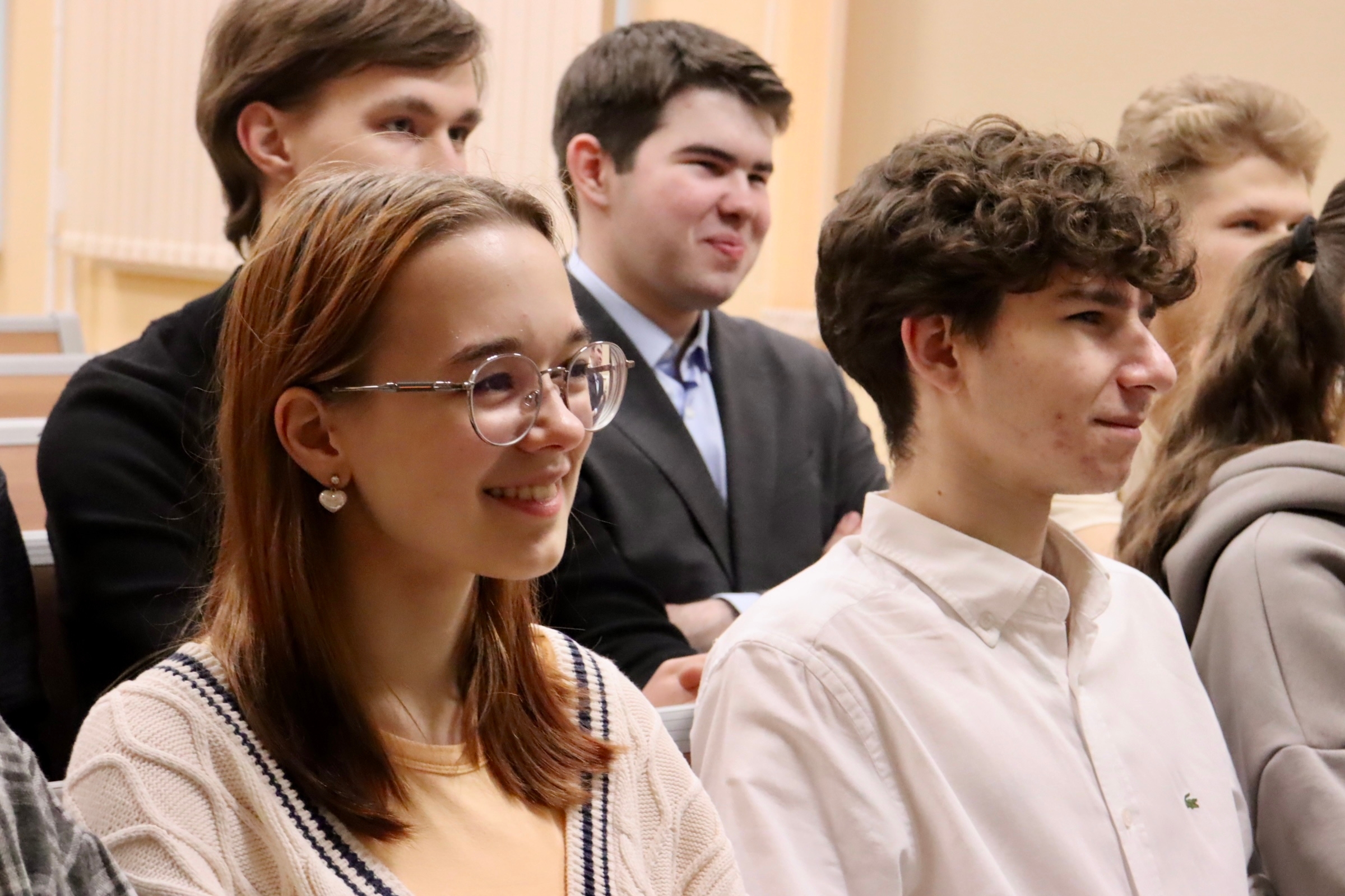 От квиза до мандаринов: как лицеисты Финуниверситета погружались в мир налогов, аудита и бизнес-анализа