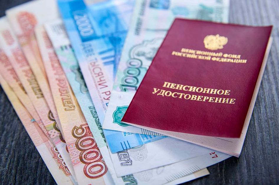 С 1 августа Соцфонд увеличит пенсии работающих пенсионеров