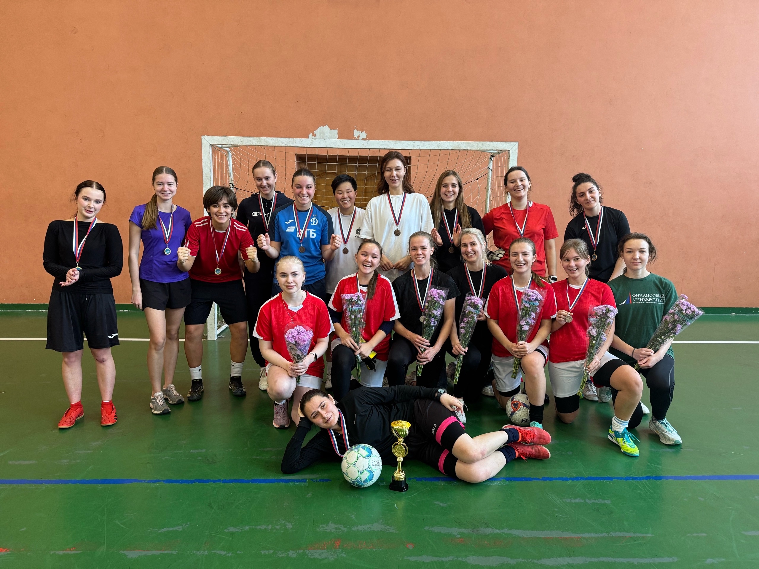 Итоговые результаты Первенства студентов Финуниверситета среди факультетов по мини-футболу!