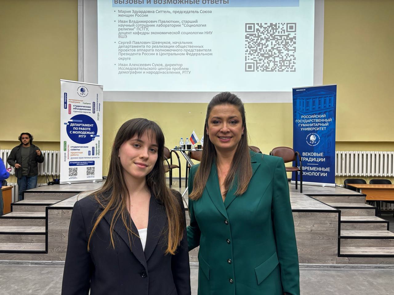 НСО Факультета МЭО посетили курс просветительских лекций