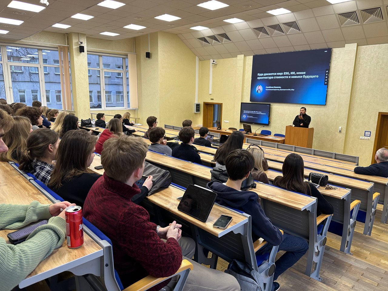 Управляющий директор Сбера выступил с открытой лекцией для студентов Факультета экономики и бизнеса