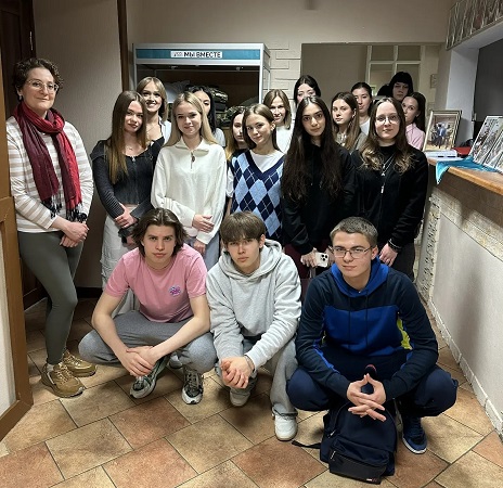 Студенты группы МК25-1 в Швейном цехе «Мы вместе» Финуниверситета