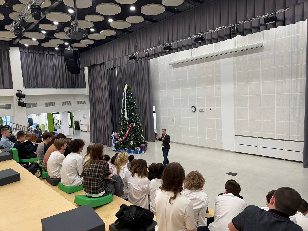 Эксперт туроператорского бизнеса раскрыл школьникам Школы 2030 секреты успеха в индустрии туризма