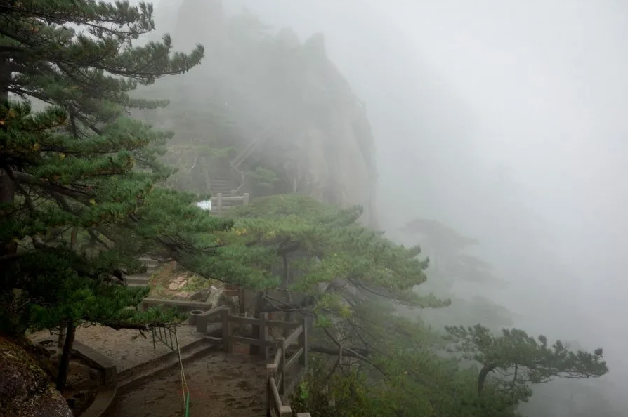 Хуаншань ставит на цифру и «зелёные» баллы: как Китай модернизирует туризм на объектах ЮНЕСКО