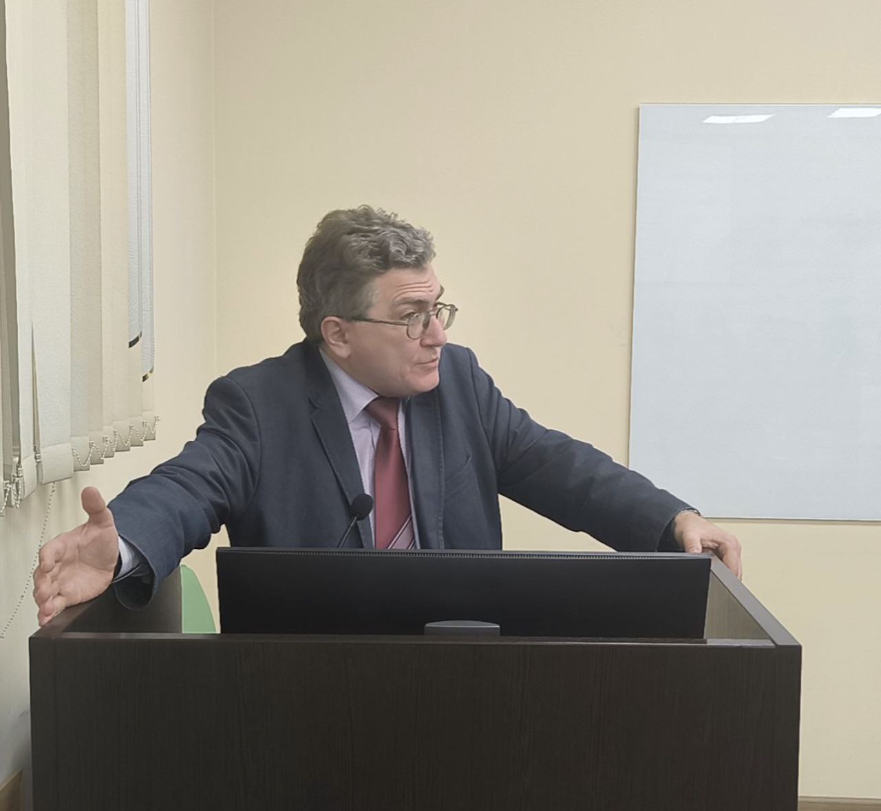 Совместное заседание Научно-методического семинара «Современные проблемы социально-экономических исследований» и Клуба молодых учёных Кафедры