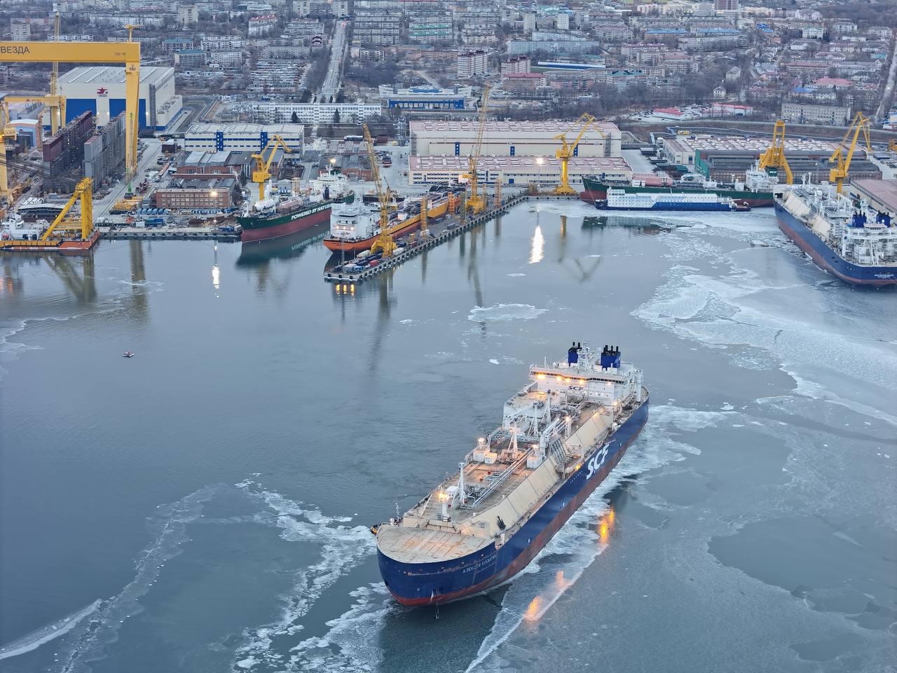 К работе приступил первый полностью построенный в России газовоз СПГ для Арктики