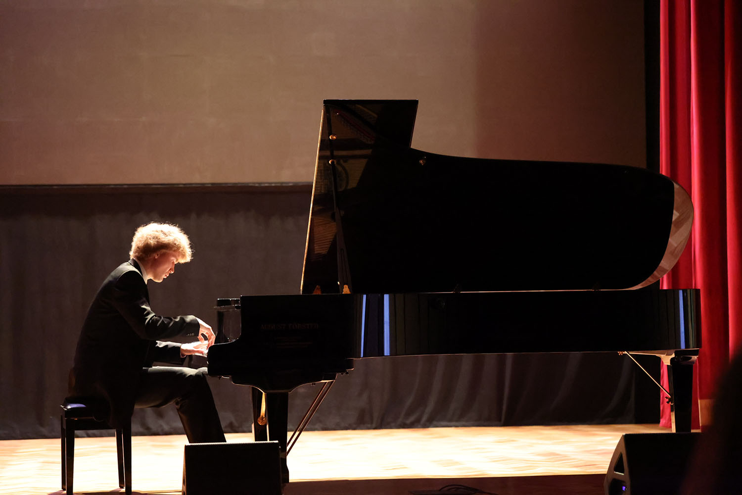 Творческий вечер пианиста Ивана Бессонова прошел в Финансовом университете