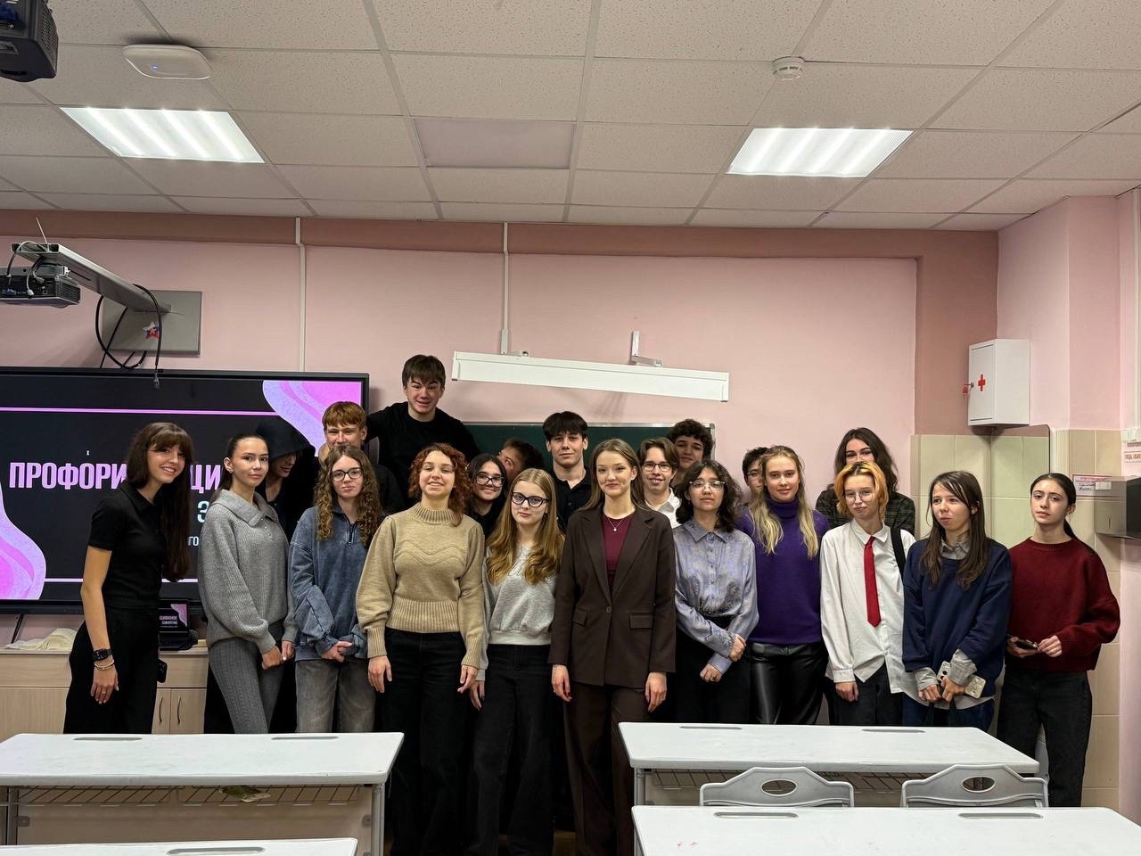 Будущие студенты ФСНиМК: В школе 1250 прошла успешная профориентационная встреча