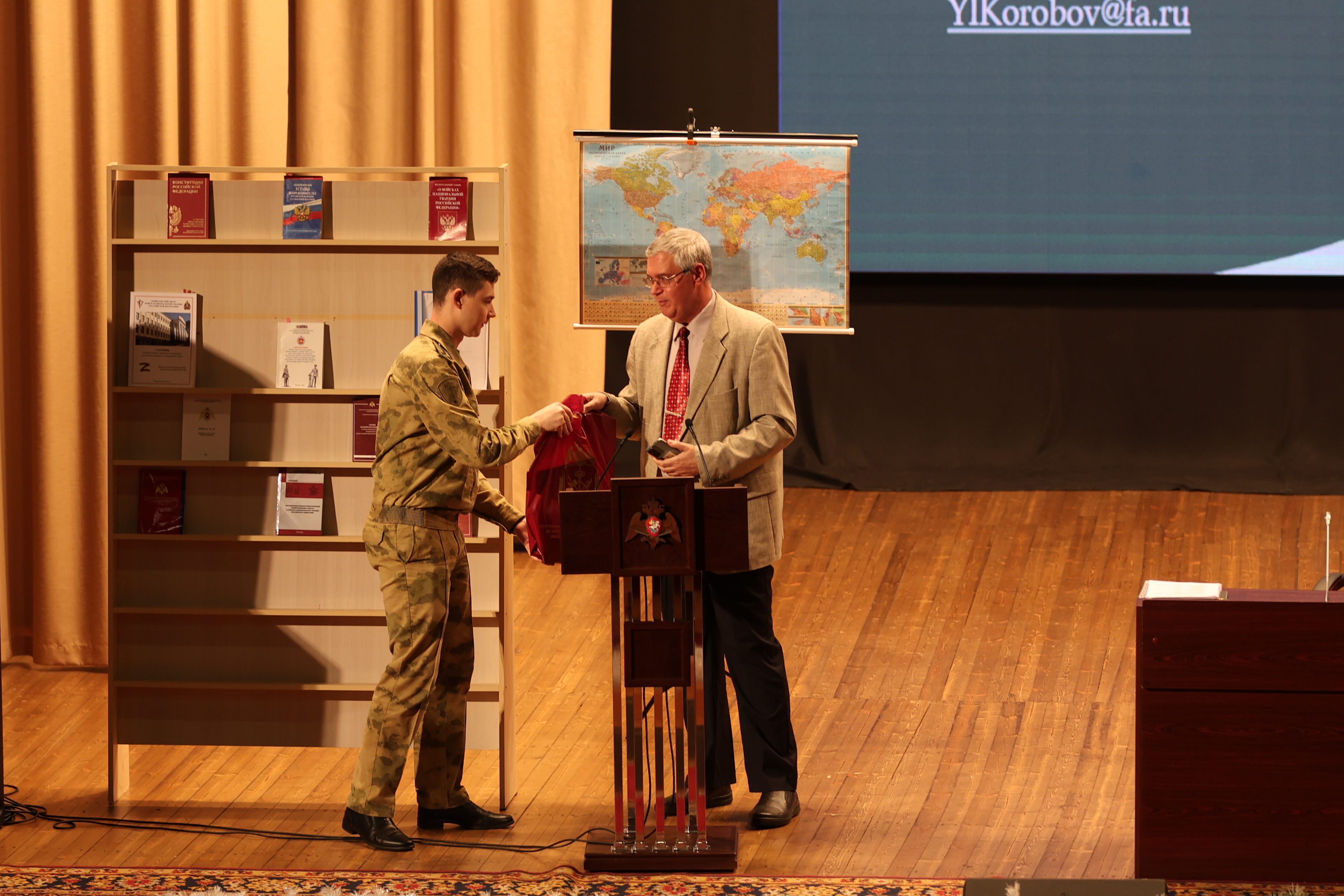 Профессором Кафедры банковского дела и монетарного регулирования Финансового факультета Ю.И. Коробовым проведена лекция на тему: «Ответственное финансово-кредитное поведение – залог успеха и благополучия»