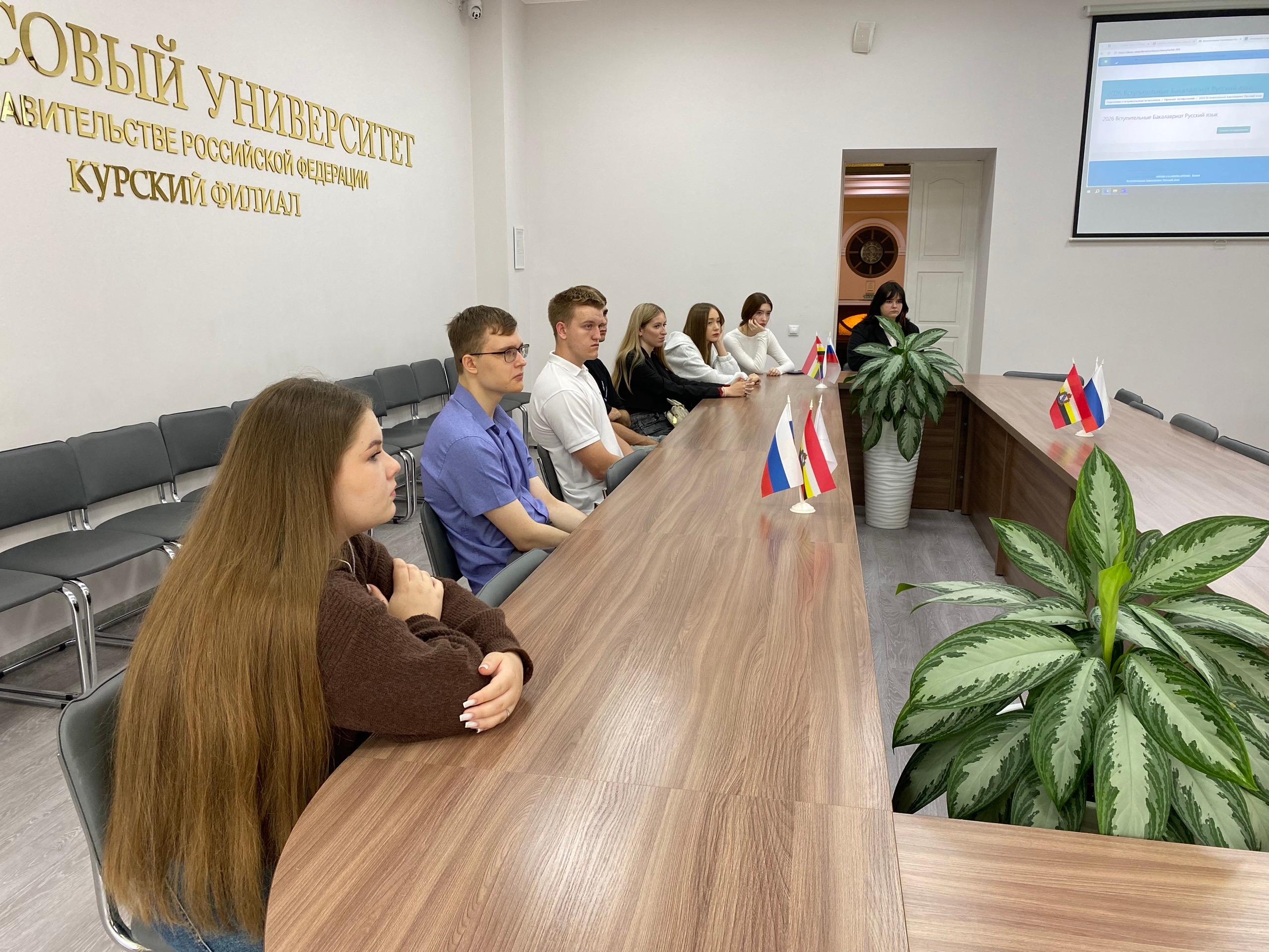 Вступительные экзамены — волнительный этап, но в Финансовом университете мы делаем всё, чтобы снять лишнюю тревогу и дать абитуриентам максимум уверенности.