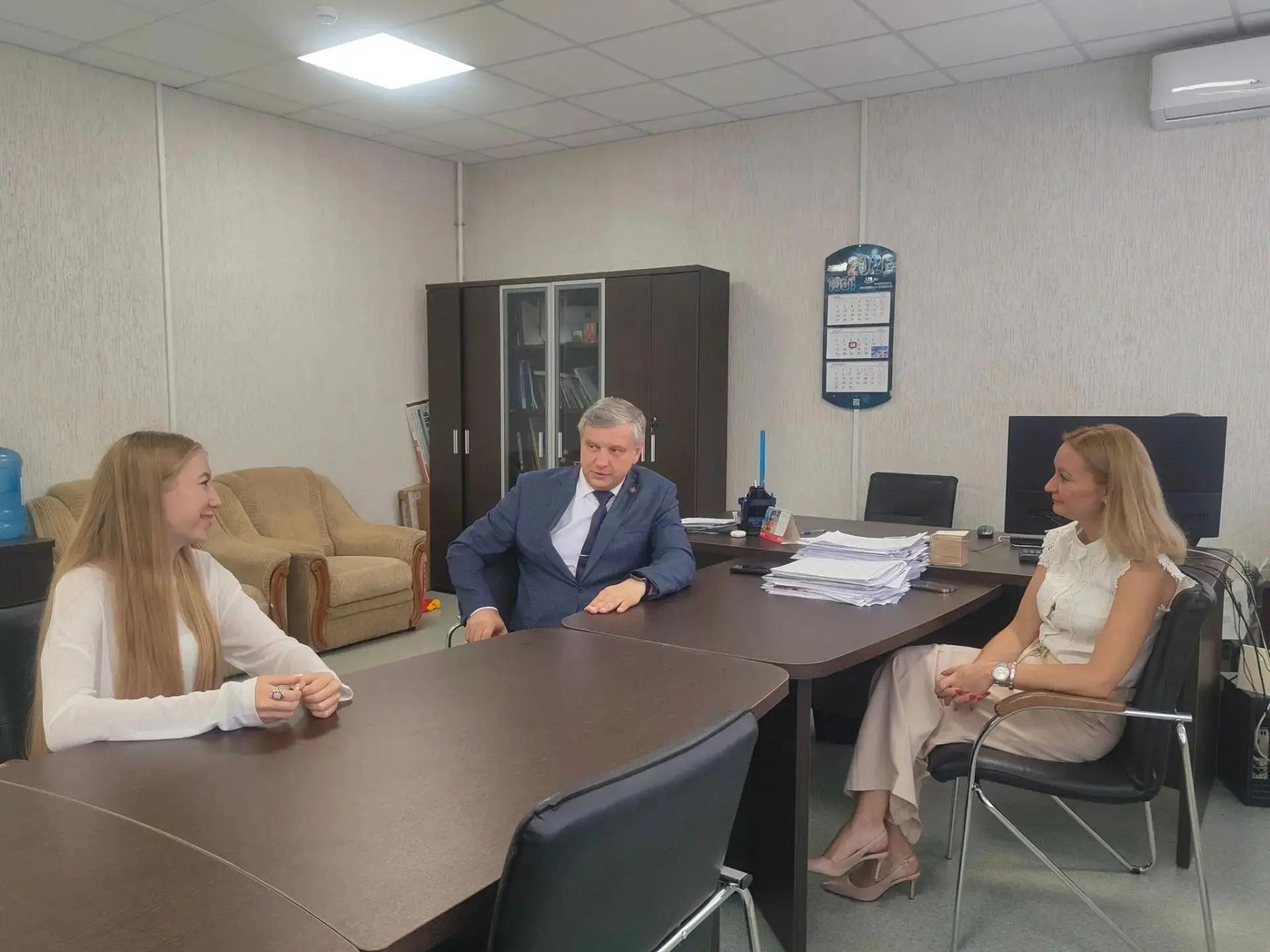 Студентка Омского филиала Финуниверситета прошла практику в Министерстве науки, высшего образования и научно-технологического развития Омской области