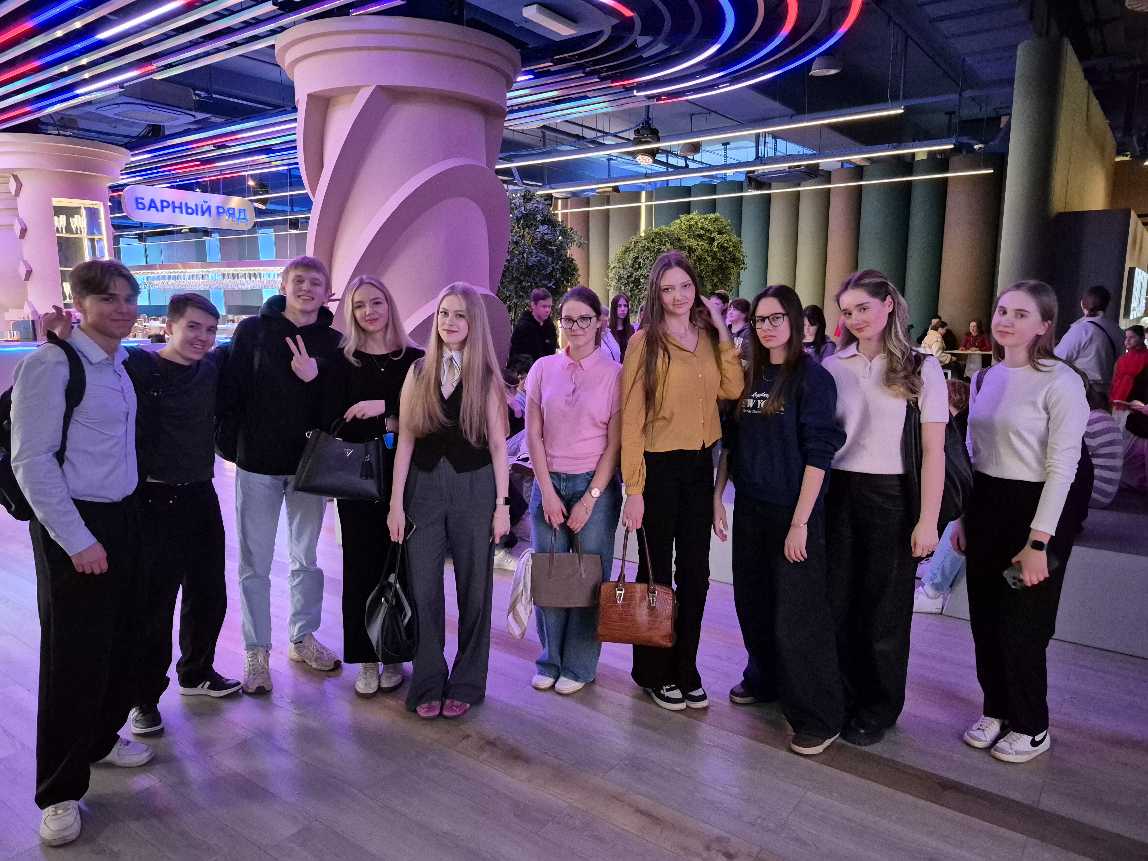 Студенты и сотрудники факультета «Высшая школа управления» посетили выставку «Путешествие по России»