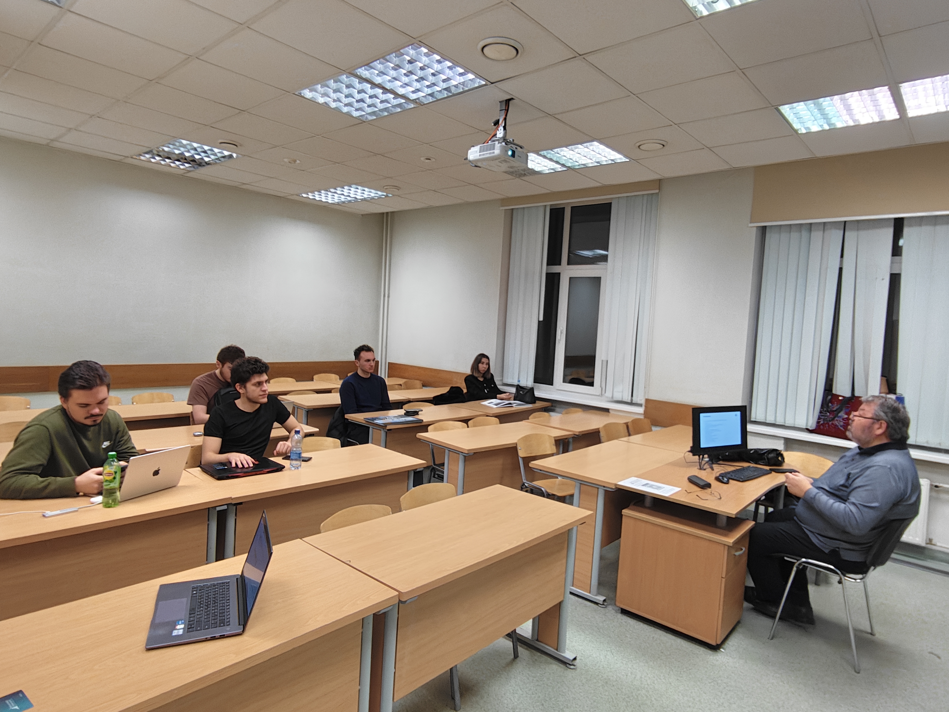 22 декабря 2025 г. в Финансовом университете состоялся Мастер-класс на тему «Инфраструктура, люди, энергия: экономика развития городов при строительстве объектов ТЭК». 