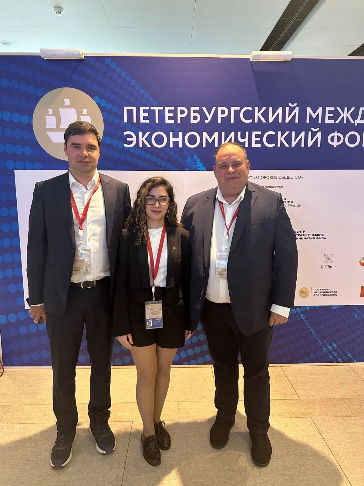 ПМЭФ-2025: активисты Научного студенческого общества Финансового университета приняли участие в Молодежном дне форума