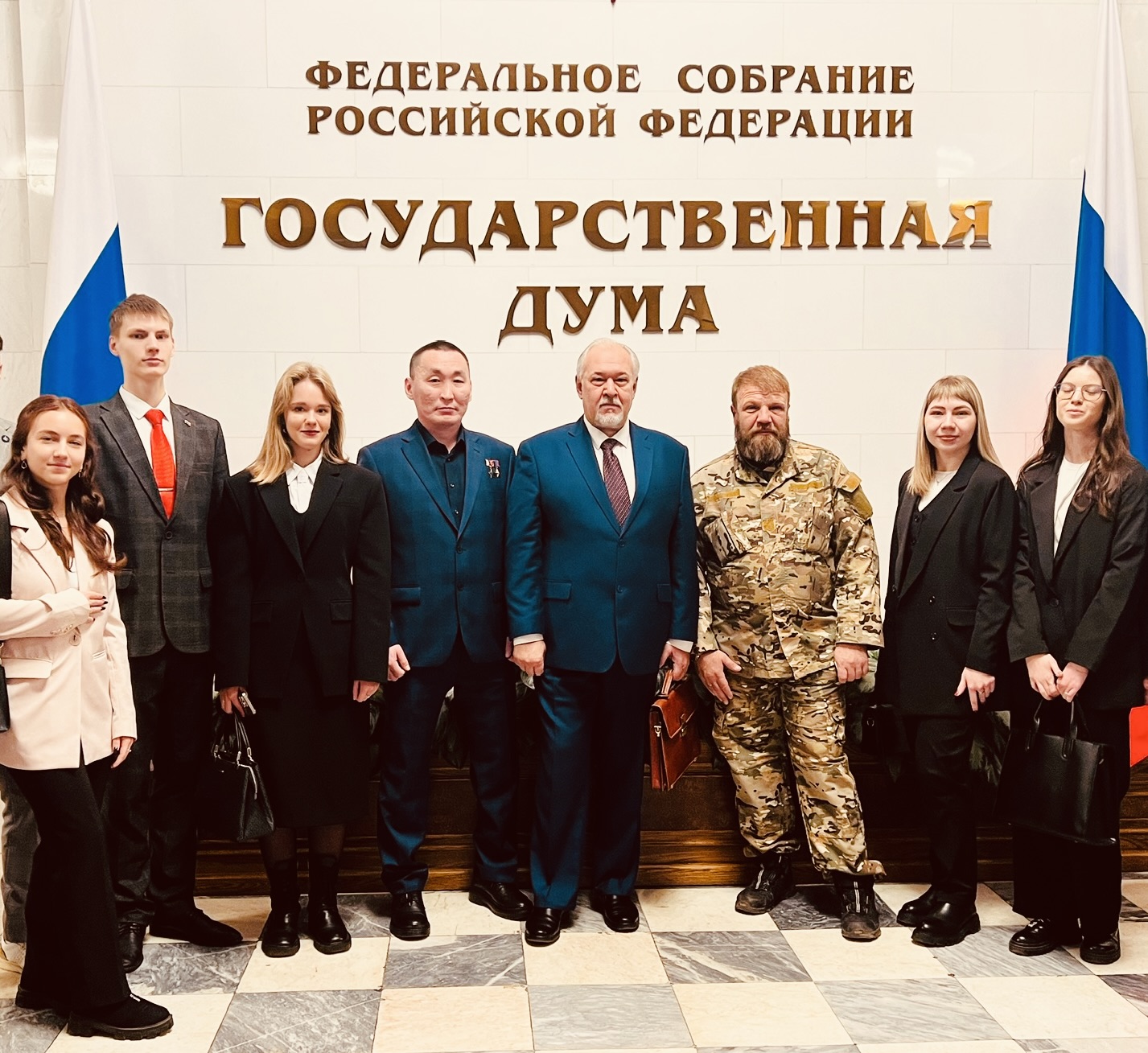 Студенты  приняли участие в парламентском круглом столе и познакомились с Героями России
