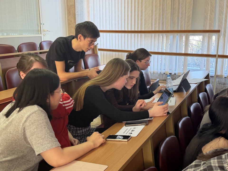 Студенты Факультета экономики и бизнеса обсудили подходы к устойчивому развитию на разных уровнях управления