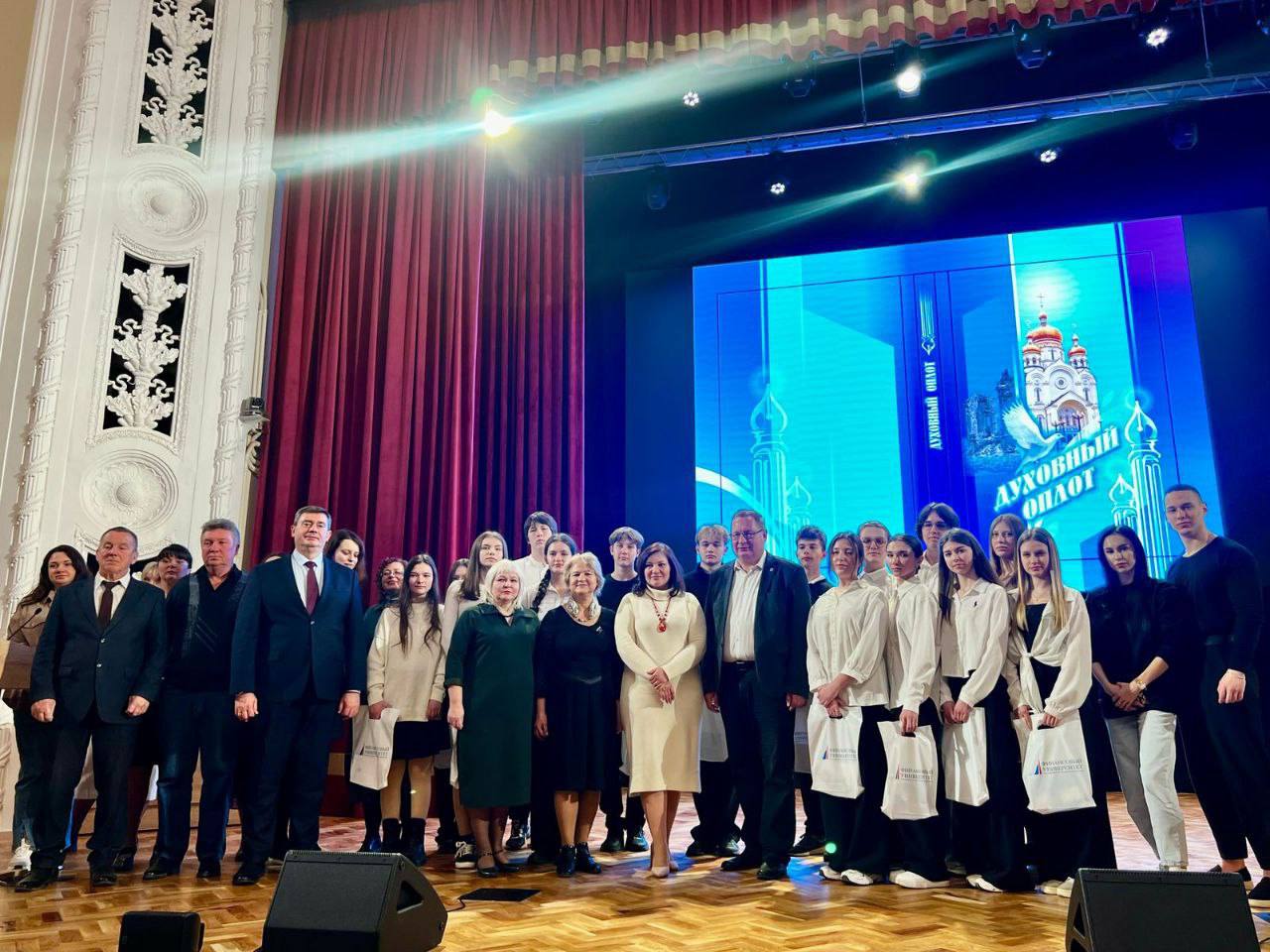 Школьники из ЛНР посетили Финансовый университет в рамках культурного тура