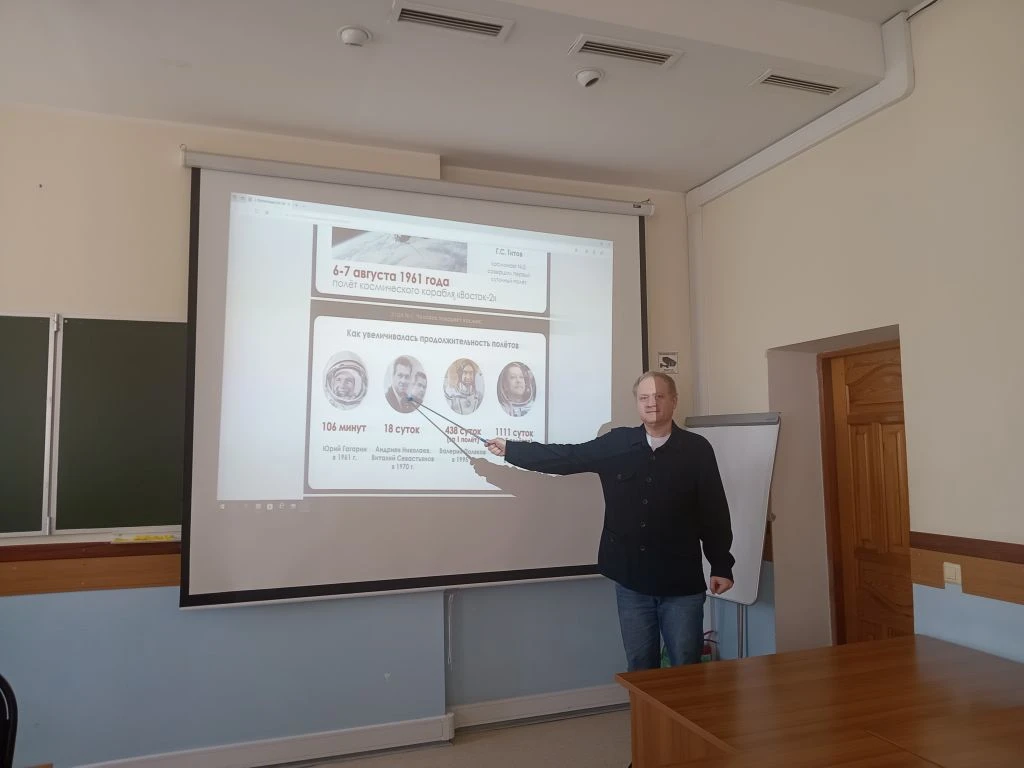 В Липецком филиале Финуниверситета прошел урок мужества, посвященный покорению космоса