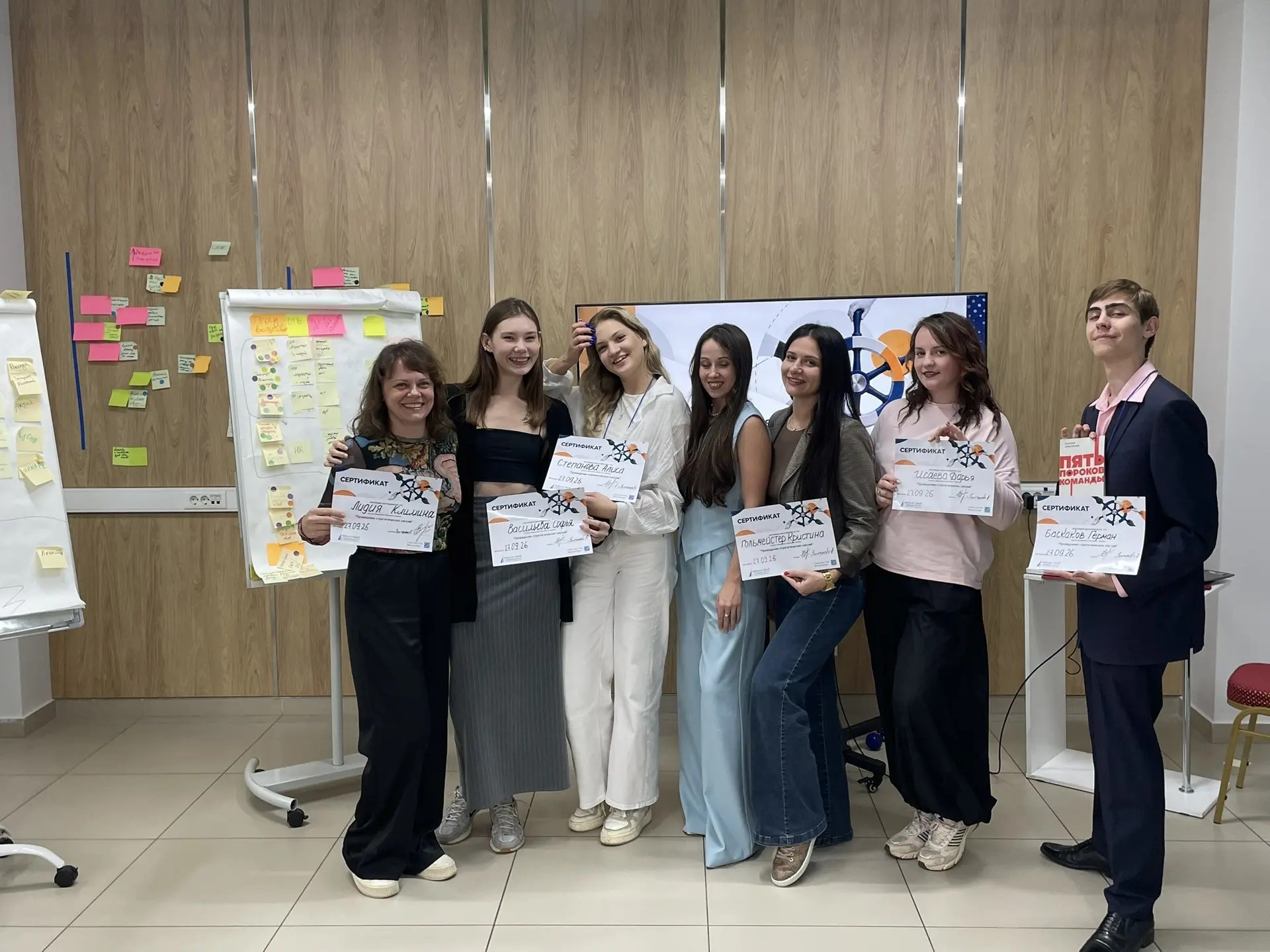 Студенты Краснодарского филиала прокачали навыки фасилитации на тренинге «Проведение стратегических сессий: от брифа до результата»