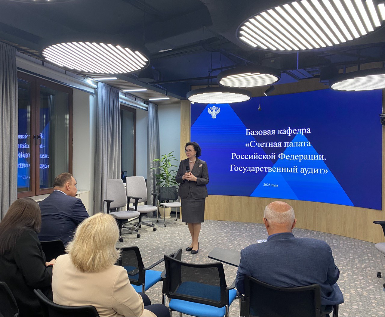 Поздравление с началом учебного года магистрантов программы "Прикладные технологии внешнего государственного аудита"