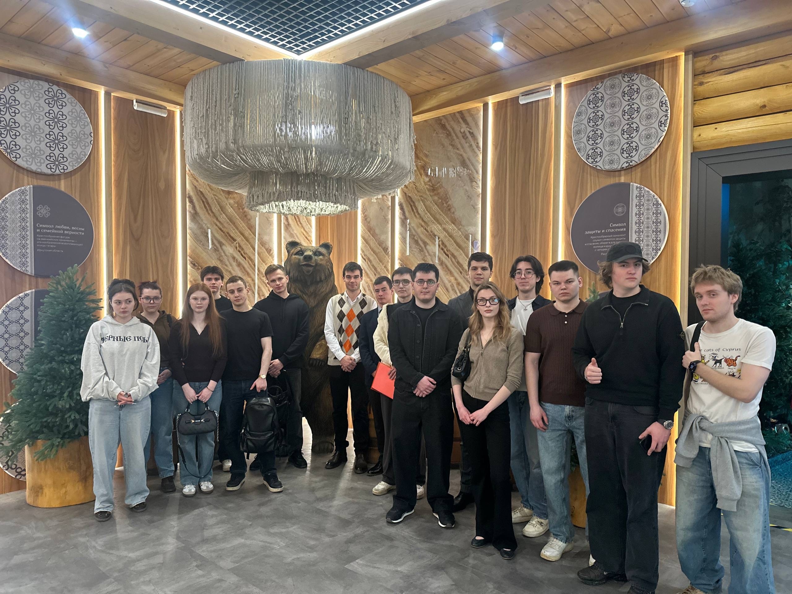 Студенты Финансового факультета посетили выставку "Путешествие по России"