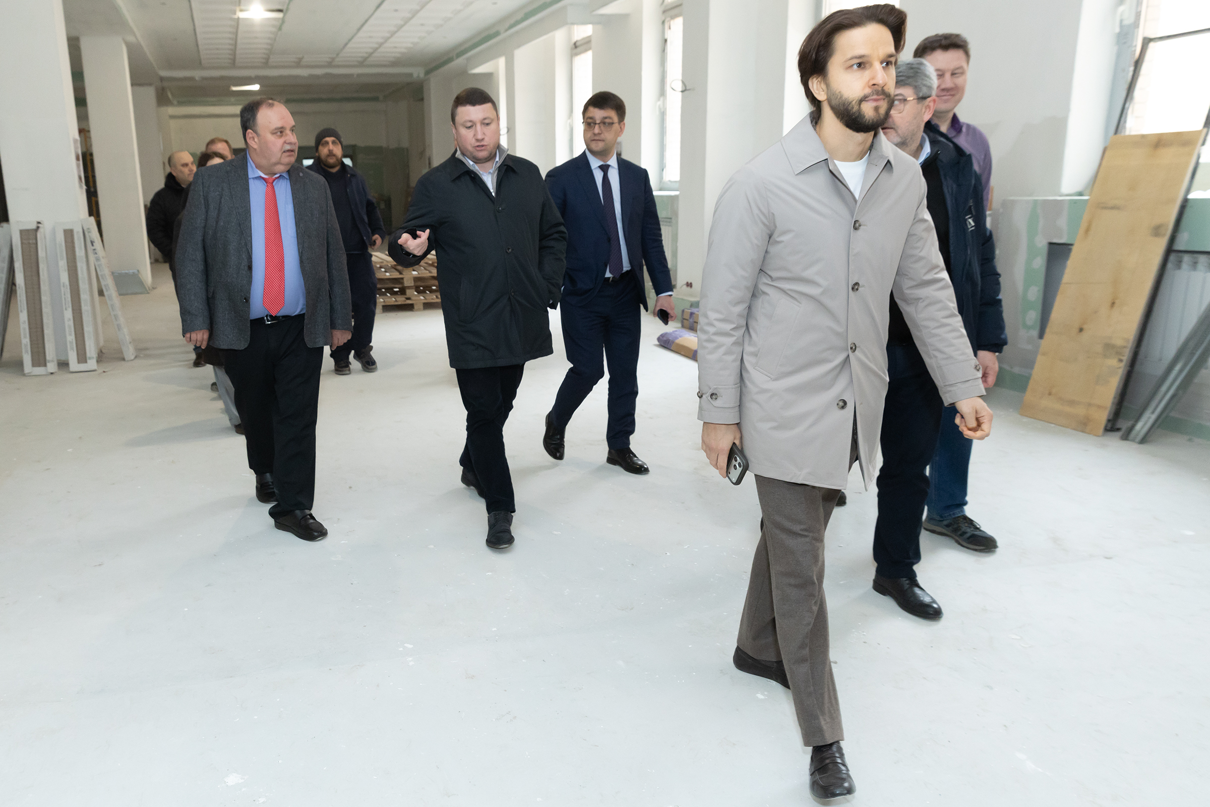 Станислав Прокофьев лично проверил ход ремонтных работ в корпусе вуза на Ленинградском проспекте 