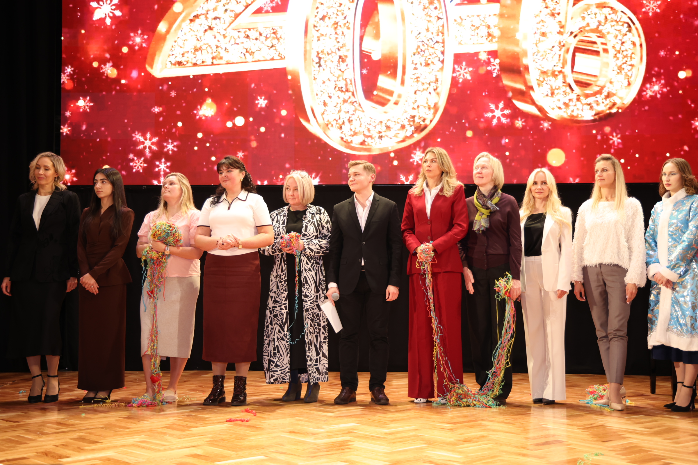 Новогодний концерт-капустник собрал талантливых работников Финансового университета