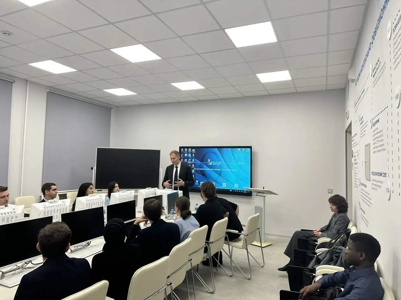 Лекция руководителя Федерального казначейства Артюхина Романа Евгеньевича