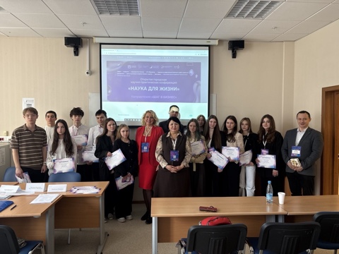Доцент Кафедры банковского дела и монетарного регулирования Финансового факультета Шакизада Ниязбекова приняла участие в Открытой городской научно-практической конференции «Наука для жизни», направление «Шаг в бизнес»
