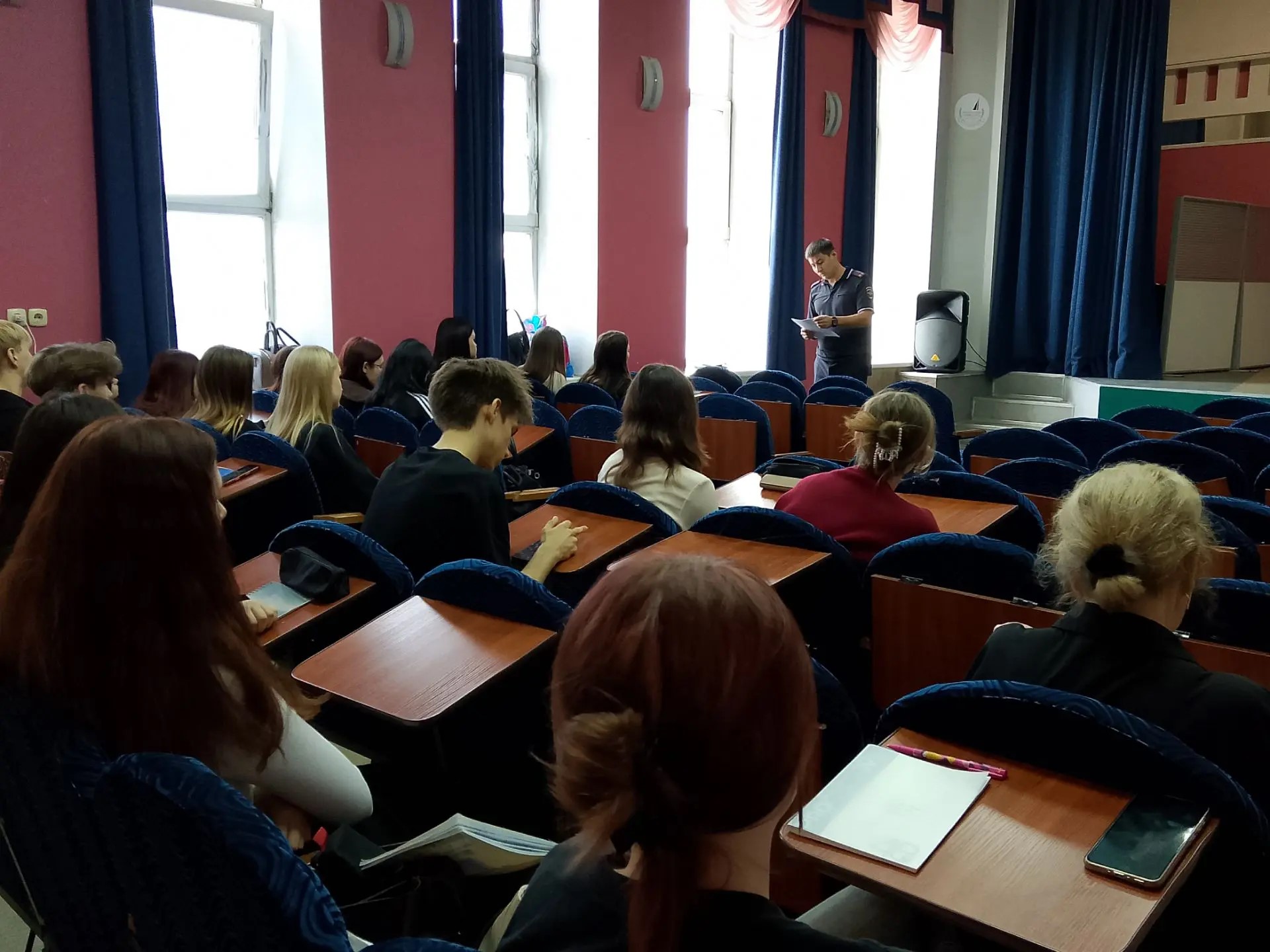 В Алтайском филиале Финуниверситета состоялась профилактическая лекция по вопросам противодействия дистанционным хищениям и экстремистской деятельности