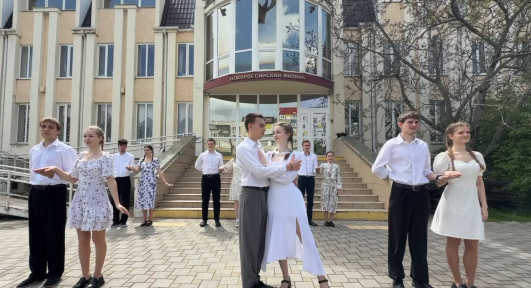 Участие в танцевальном флешмобе "Память хранит имена"